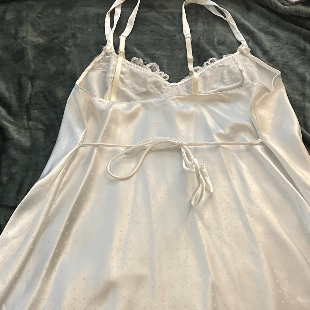 Elegant White Lace Trim Satin Chemise - Picture 5 of 5